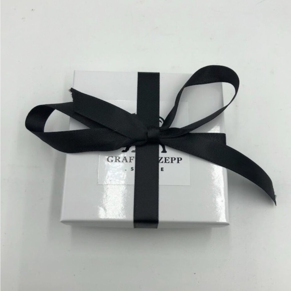 18K Gold Plated Stainless Steel "Flower" Necklace Waterproof Hypoallerge… - Picture 7 of 11